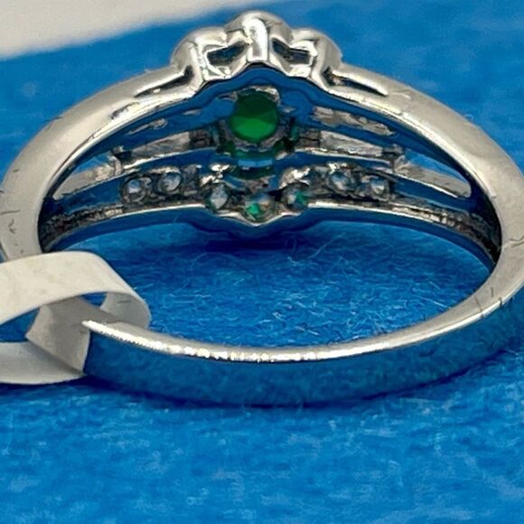 May Birthstone Faux Round Green Emerald Rhinestone Mini Cluster Silver Tone Ring - Picture 6 of 12